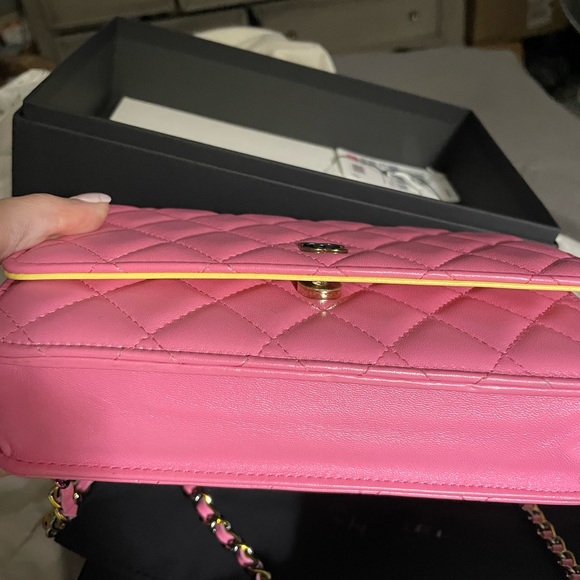 CHANEL PINK 21P WOC IRIDESCENT HARDWARE LIMITED EDITION Beautiful 💕 ❌sold FF❌ - Picture 8 of 16